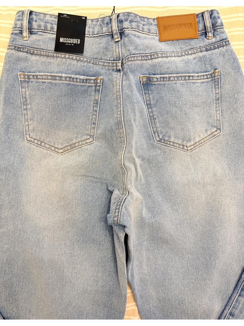 Missguided High Rise Mom Jeans - Light Blue Ripped - Picture 3 of 3